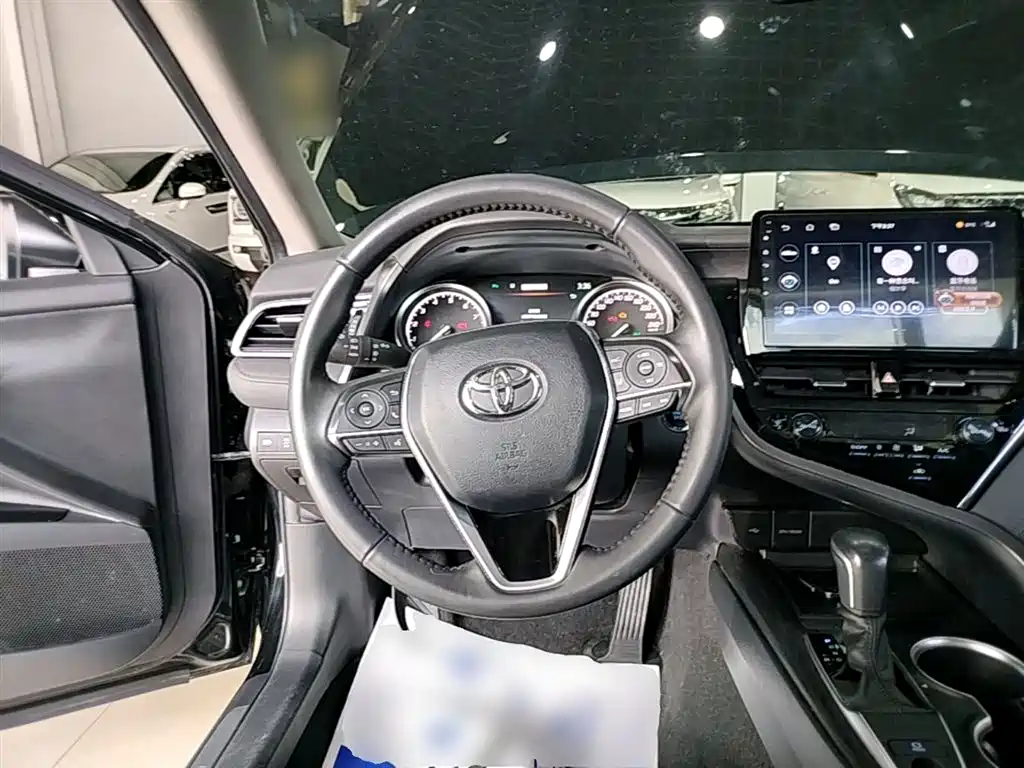 Toyota Camry 2022 — фото 11
