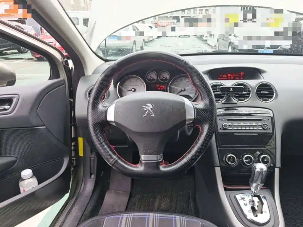 Peugeot 408 2014 — фото 11