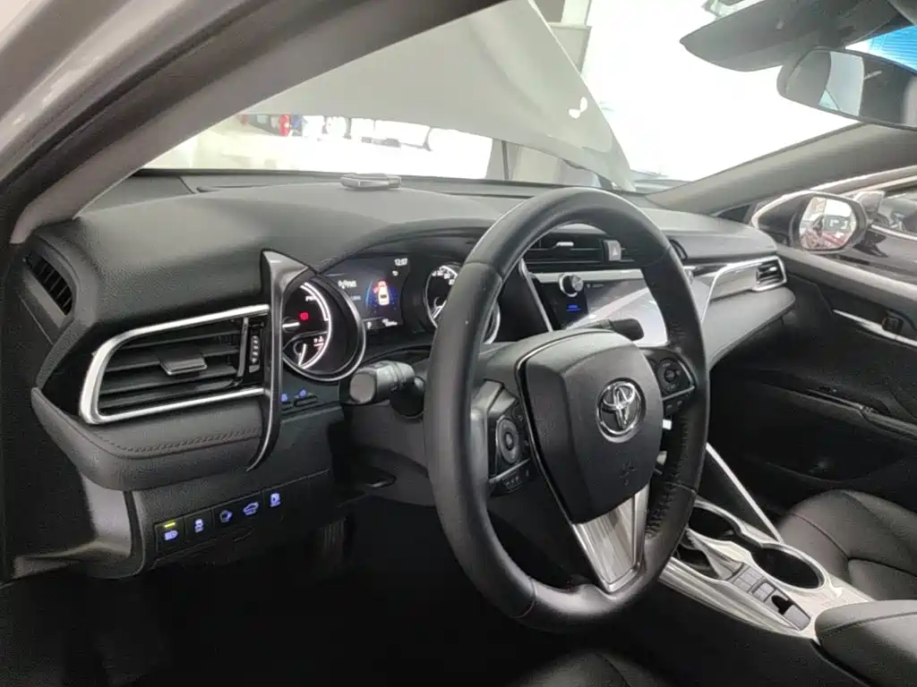 Toyota Camry 2020 — фото 10