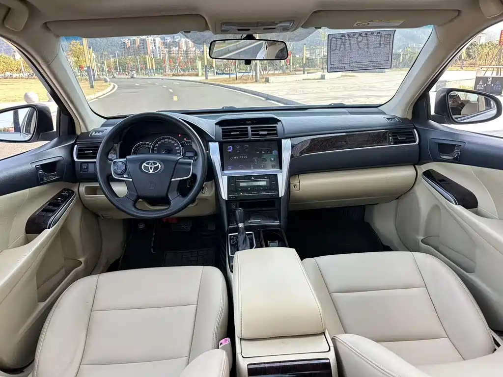 Toyota Camry 2016 — фото 13