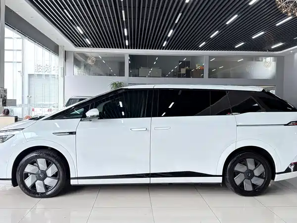 XPeng X9 2024