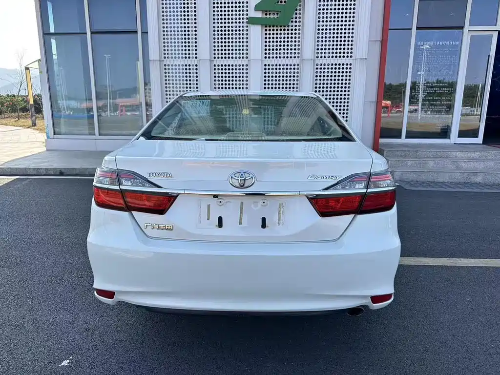 Toyota Camry 2016 — фото 26