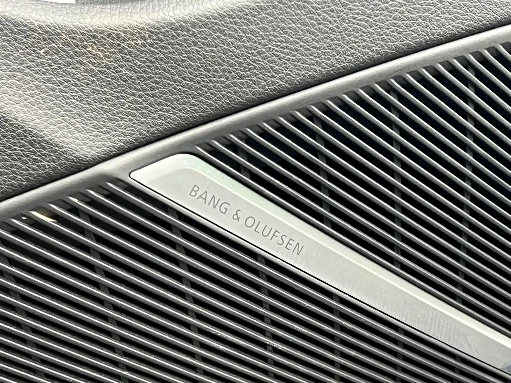 Audi Q8 2023 — фото 12