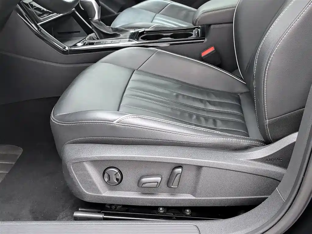 Volkswagen Passat 2023 — фото 20