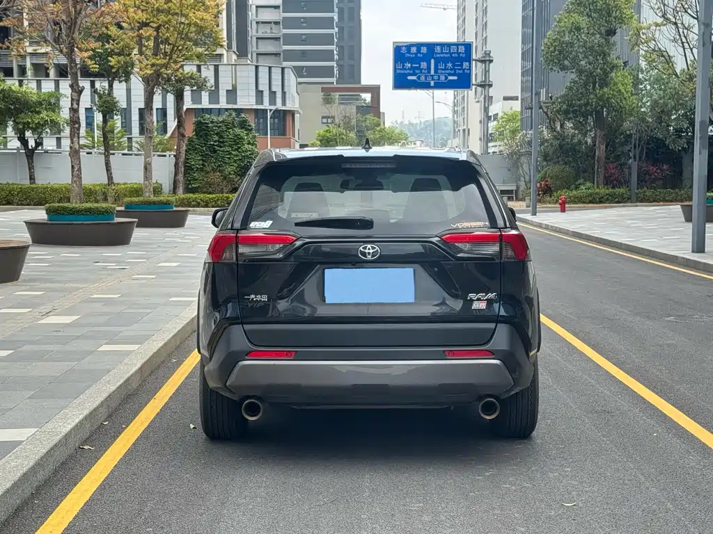 Toyota RAV4 2020 — фото 8