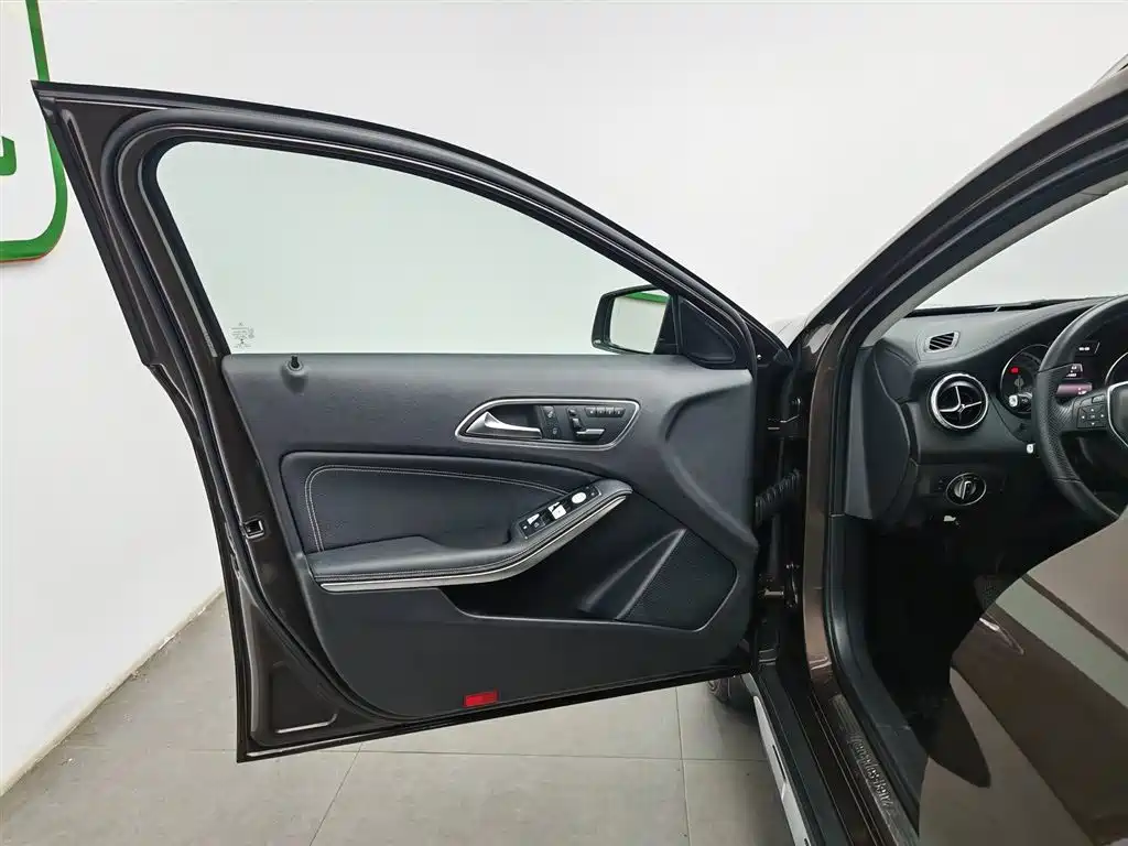 Mercedes-Benz GLA 2015 — фото 8