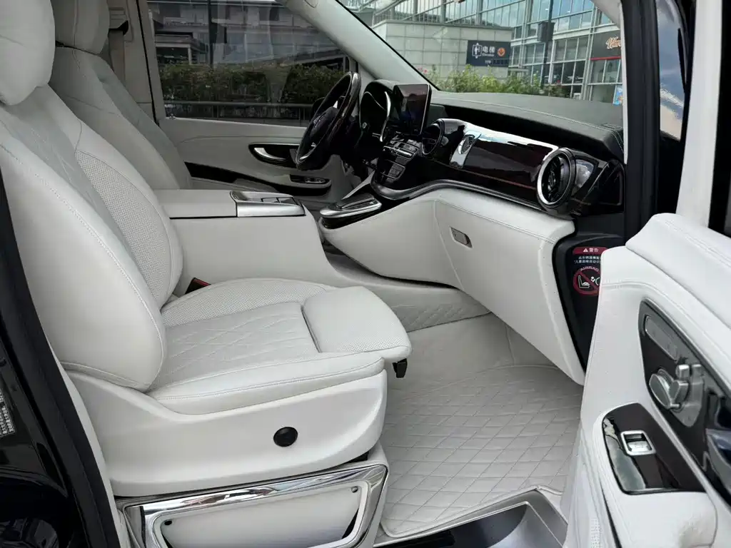 Mercedes-Benz V-Class 2023 — фото 14