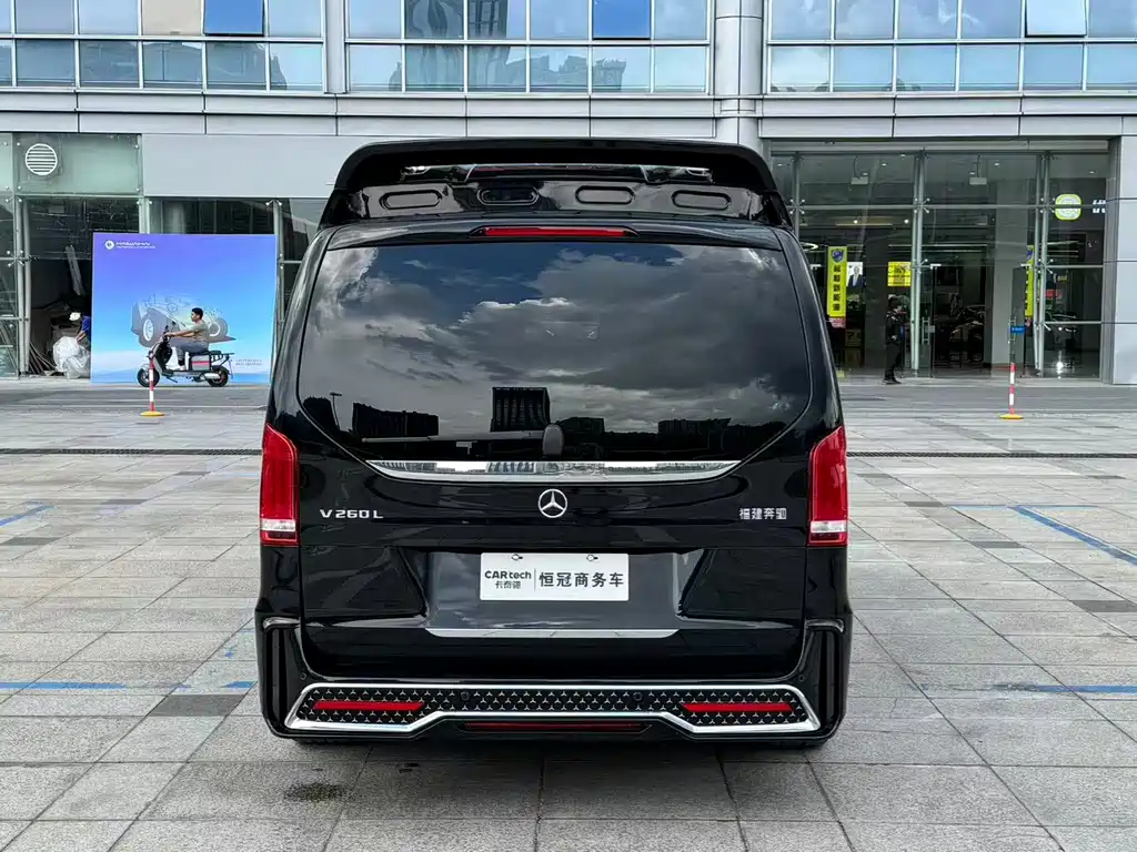 Mercedes-Benz V-Class 2023 — фото 6
