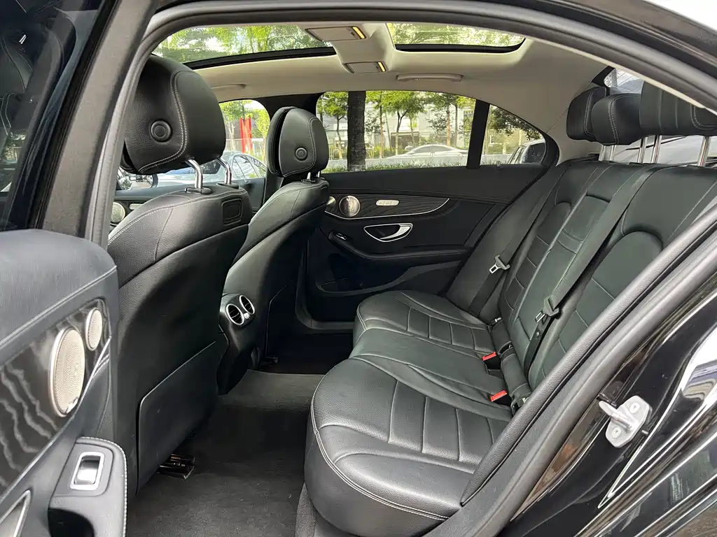 Mercedes-Benz C-Class 2018 — фото 16