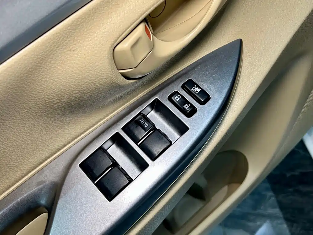 Toyota Yaris L 2014 — фото 19