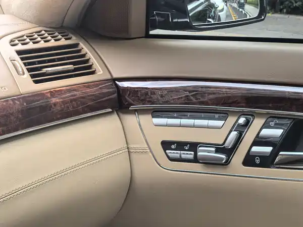 Mercedes-Benz S-Class 2011