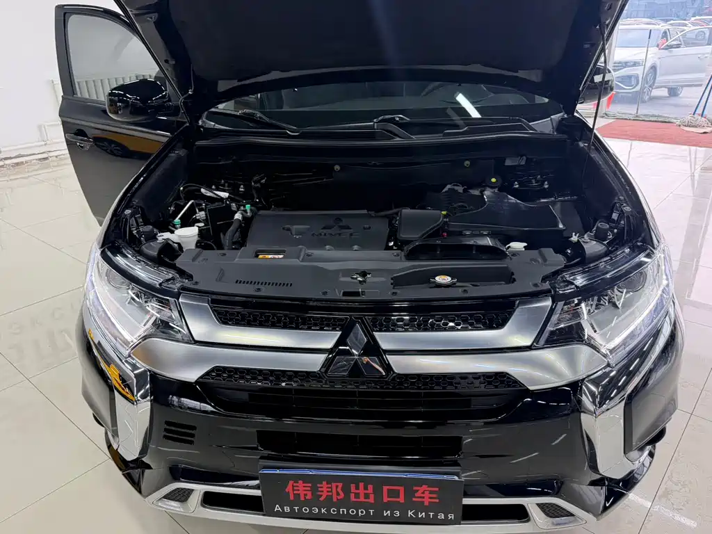 Mitsubishi Outlander 2023 — фото 19