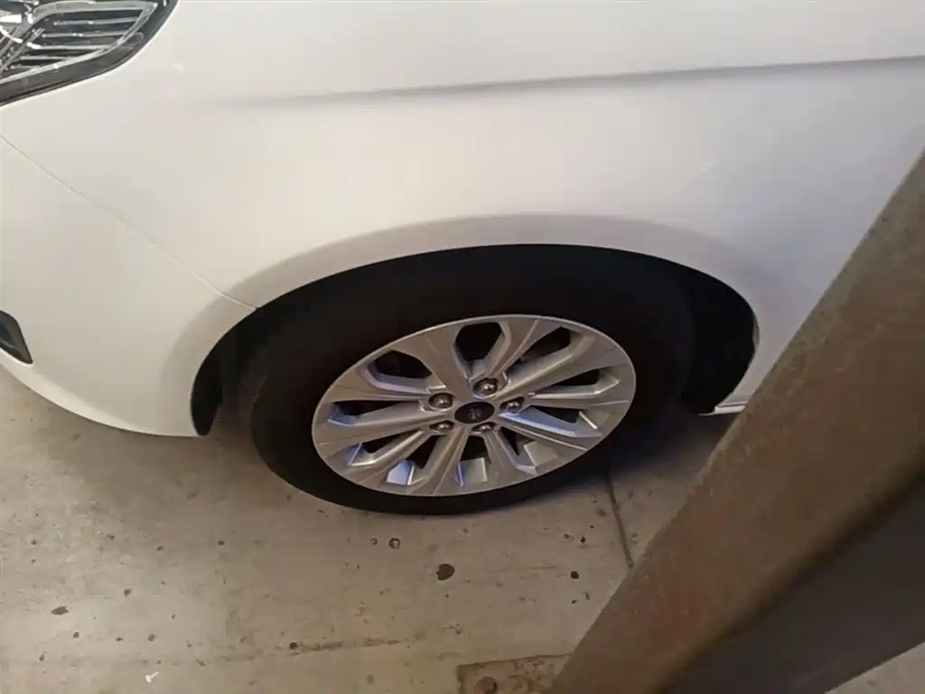 Ford Escort 2018 — фото 23