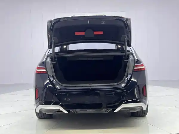 BMW i5 2024