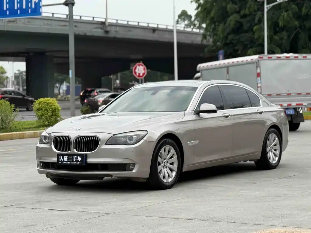 BMW 7 Series 2011 — фото 1