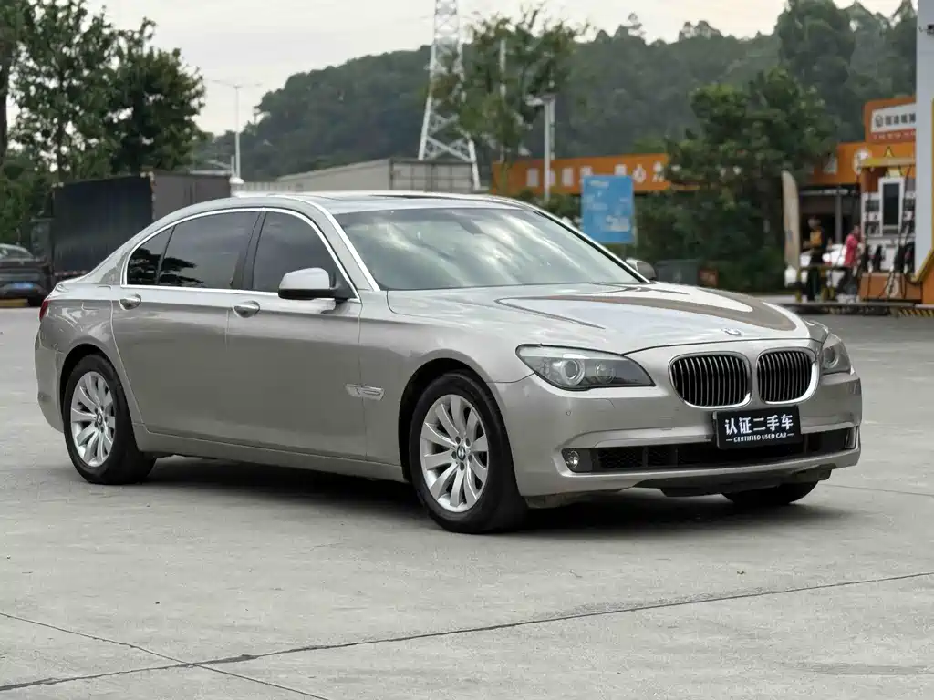 BMW 7 Series 2011 — фото 19