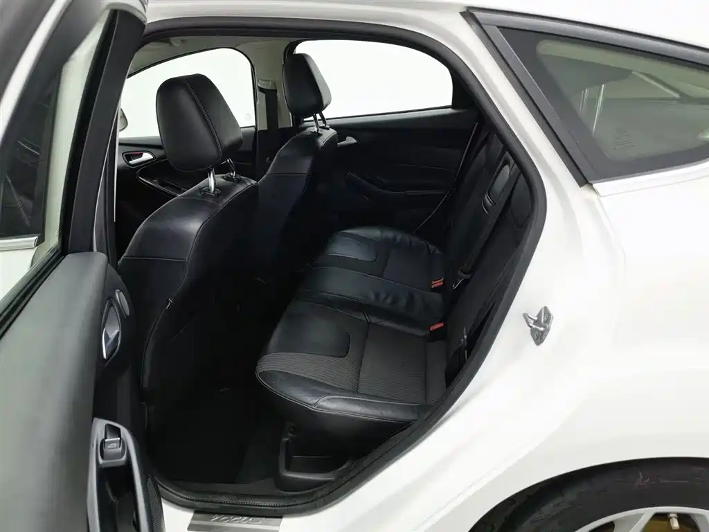 Ford Focus 2014 — фото 15