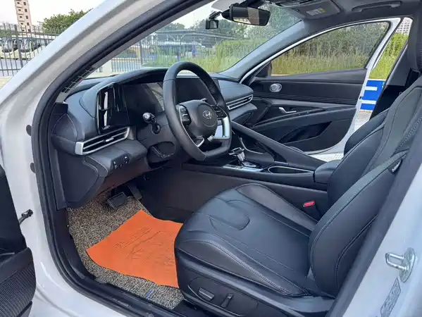 Hyundai Elantra 2022