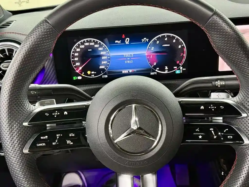 Mercedes-Benz A-Class 2024 — фото 13