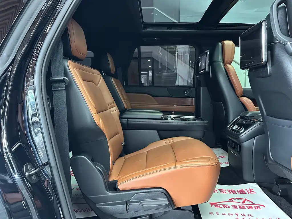 Lincoln Navigator 2019 — фото 15