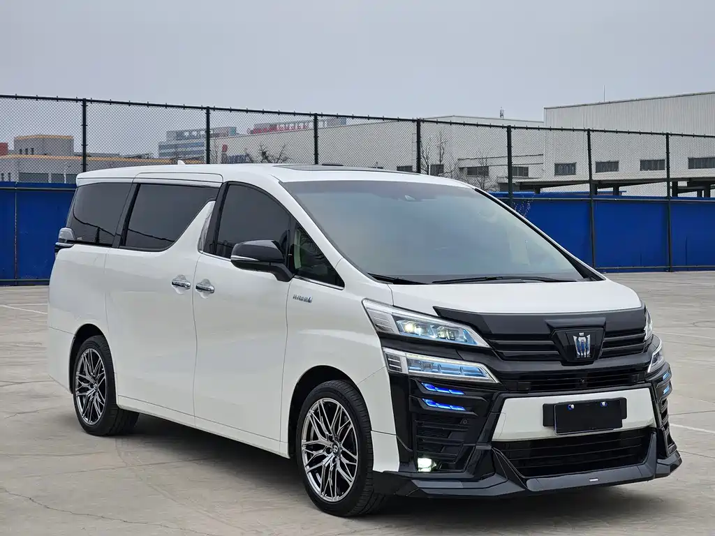 Toyota Vellfire 2022 — фото 3