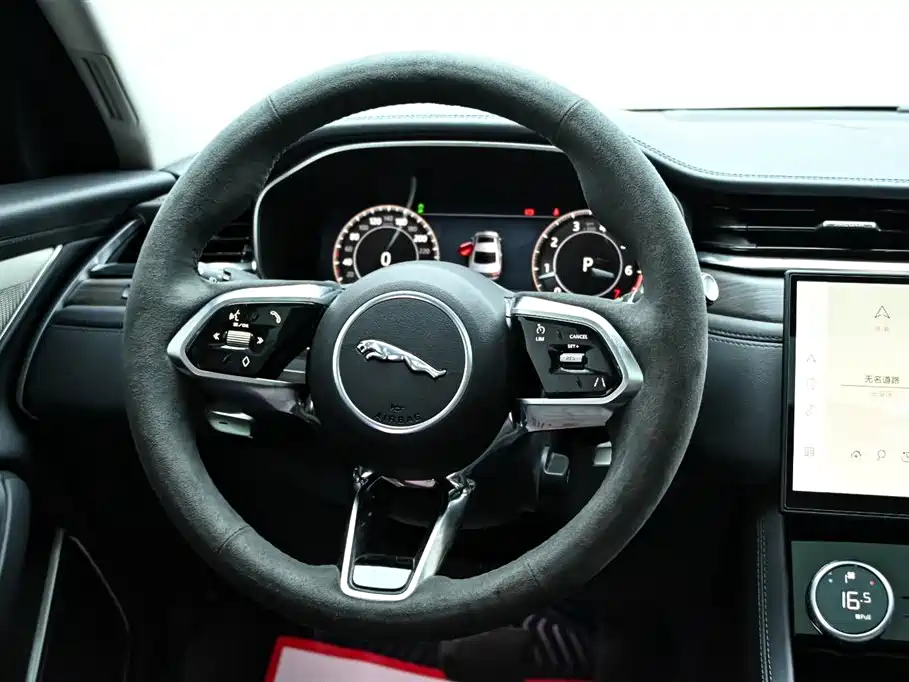 Jaguar XFL 2024 — фото 18