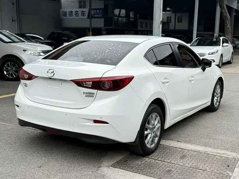 Mazda 3 Axela 2018 — фото 7