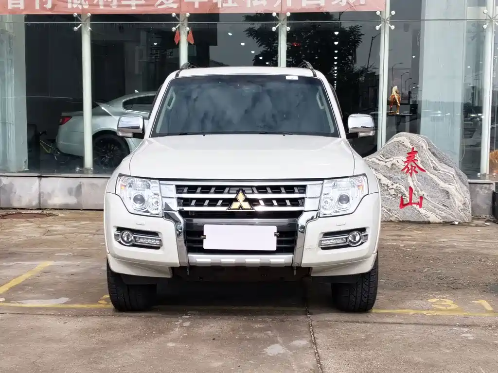 Mitsubishi Pajero 2016 — фото 2