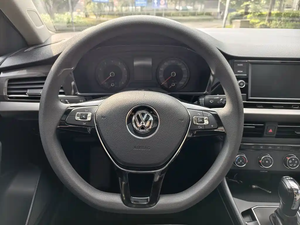 Volkswagen Lavida 2019 — фото 13