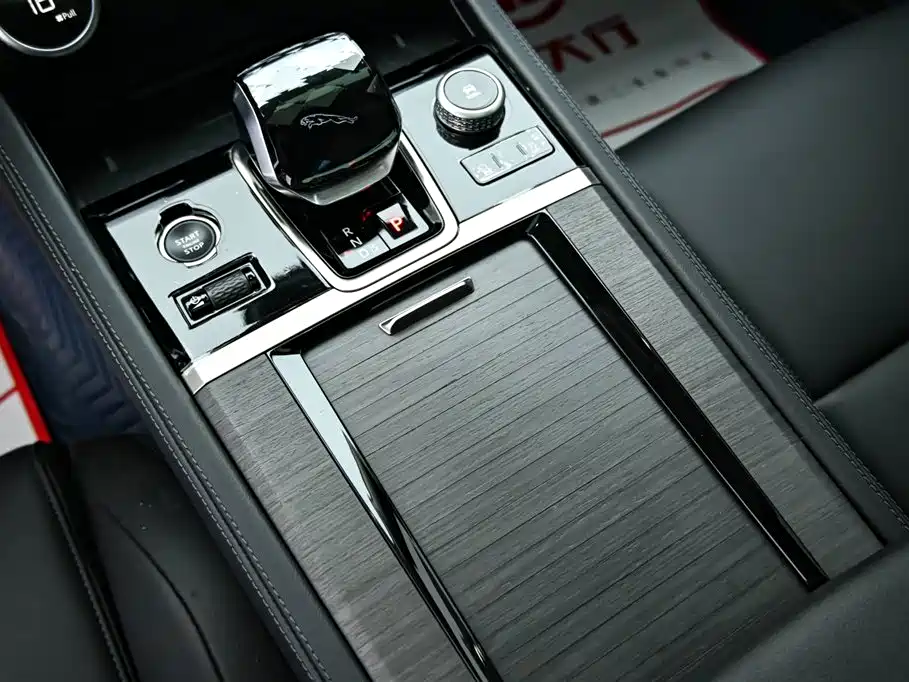 Jaguar XFL 2024 — фото 17