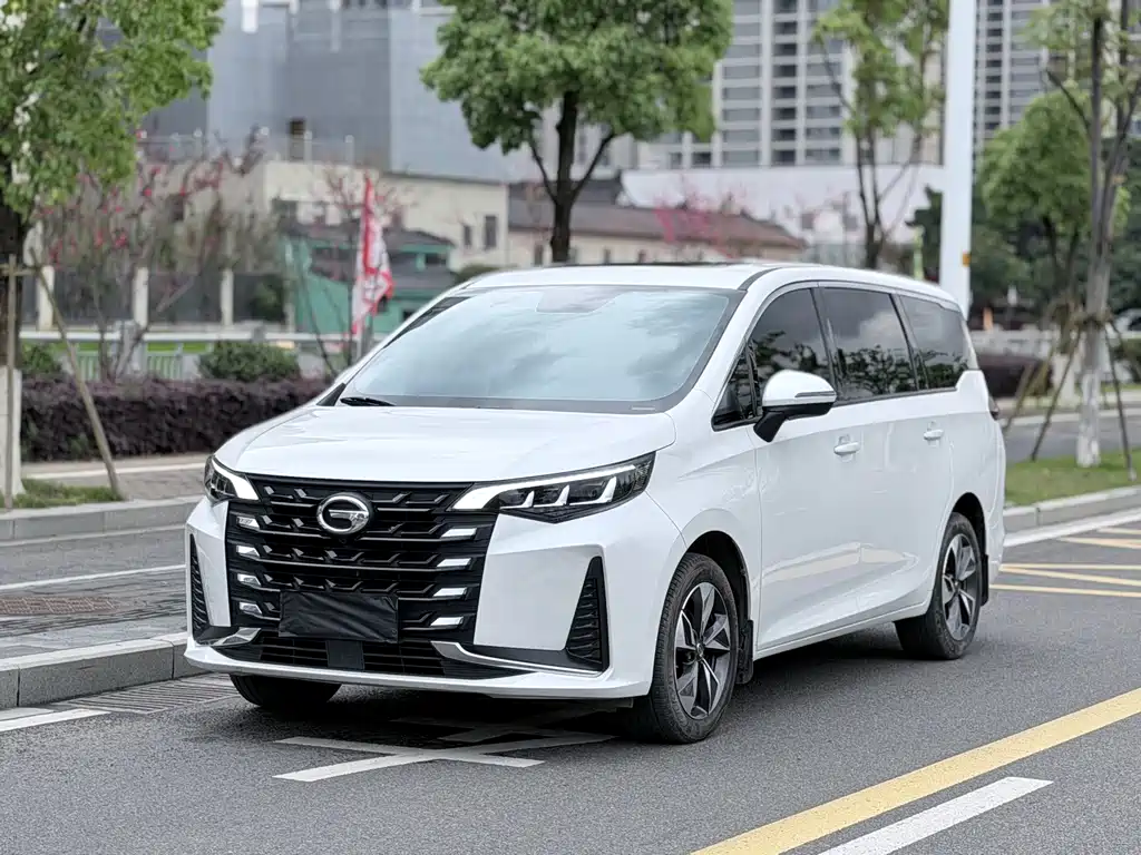 GAC Trumpchi M6 2023 — фото 1