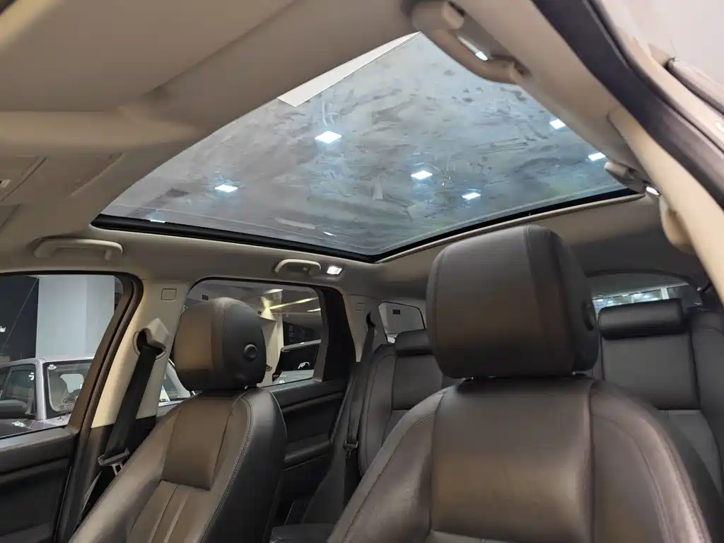 Land Rover Discovery Sport 2017 — фото 12