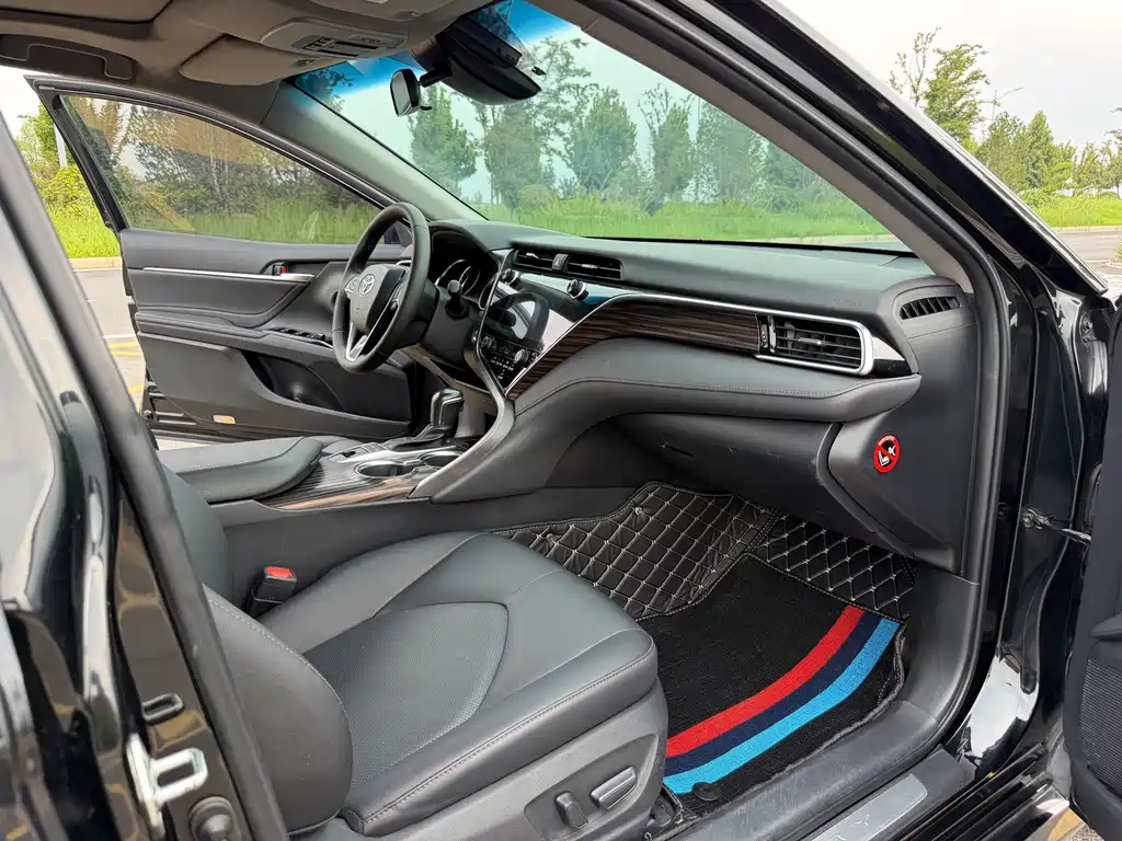 Toyota Camry 2019 — фото 13