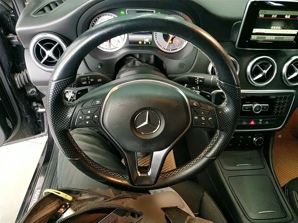 Mercedes-Benz A-Class 2015 — фото 7