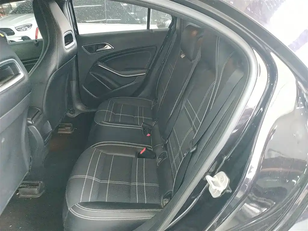 Mercedes-Benz A-Class 2015 — фото 13