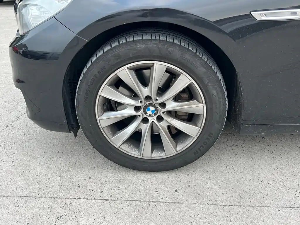 BMW 5 Series GT 2014 — фото 12