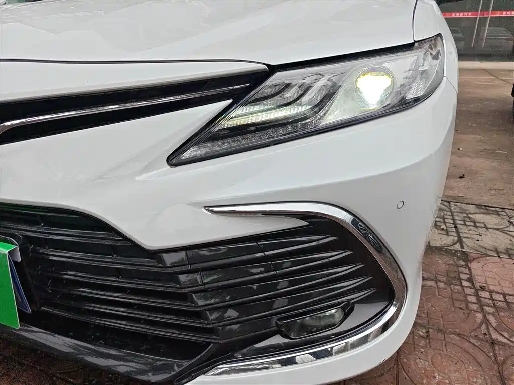 Toyota Camry 2022 — фото 24