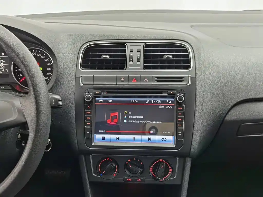 Volkswagen Polo 2015 — фото 12