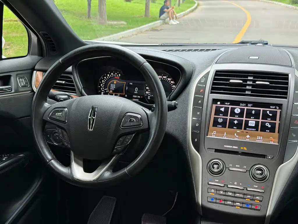 Lincoln MKC 2017 — фото 21