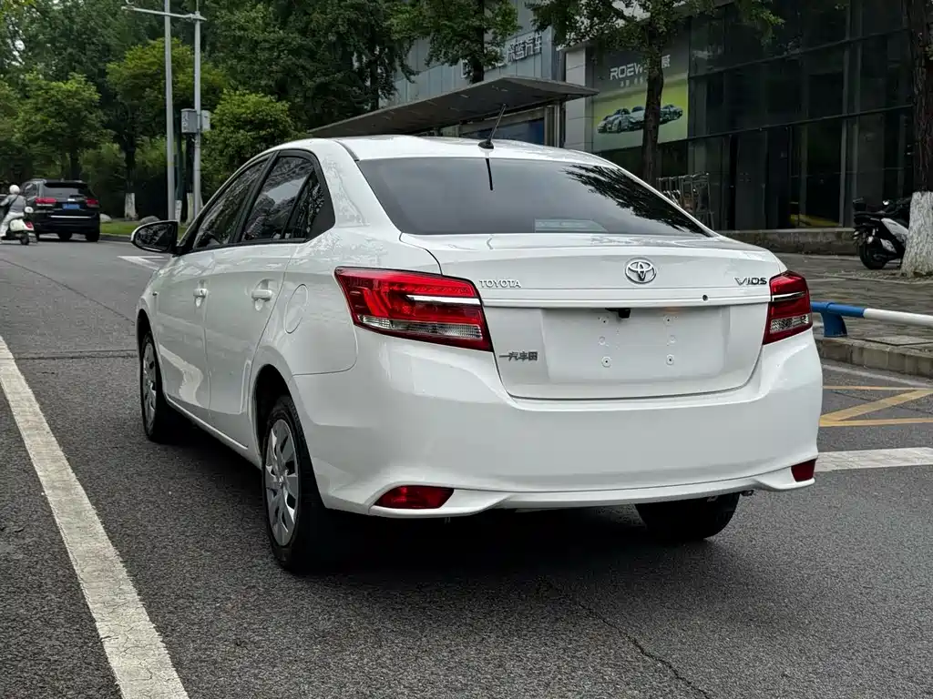 Toyota Vios 2017 — фото 23