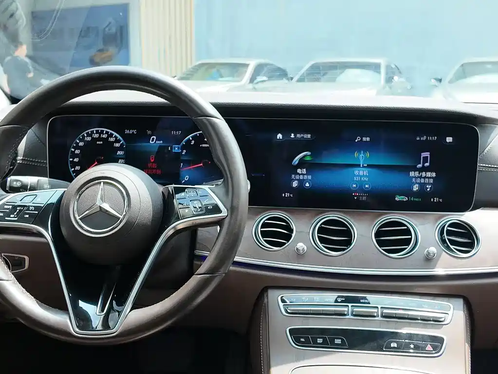Mercedes-Benz E-Class 2022 — фото 10