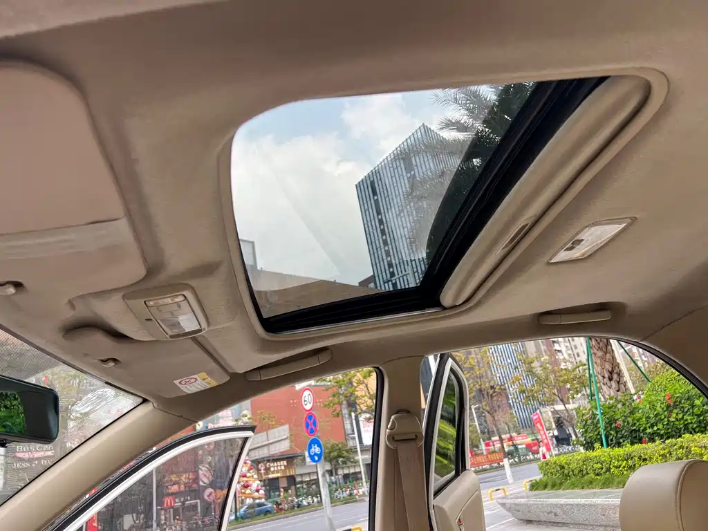 Toyota Corolla 2015 — фото 12