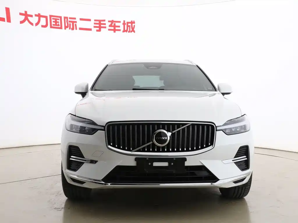 Volvo XC60 2023 — фото 2