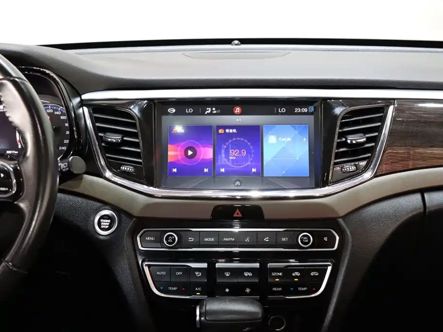 GAC Motor Trumpchi GS8 2018 — фото 13