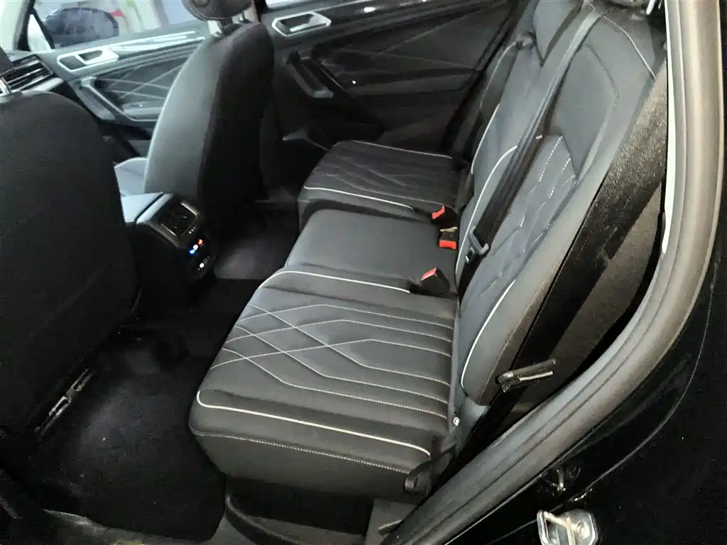 Volkswagen Tiguan L 2022 — фото 17