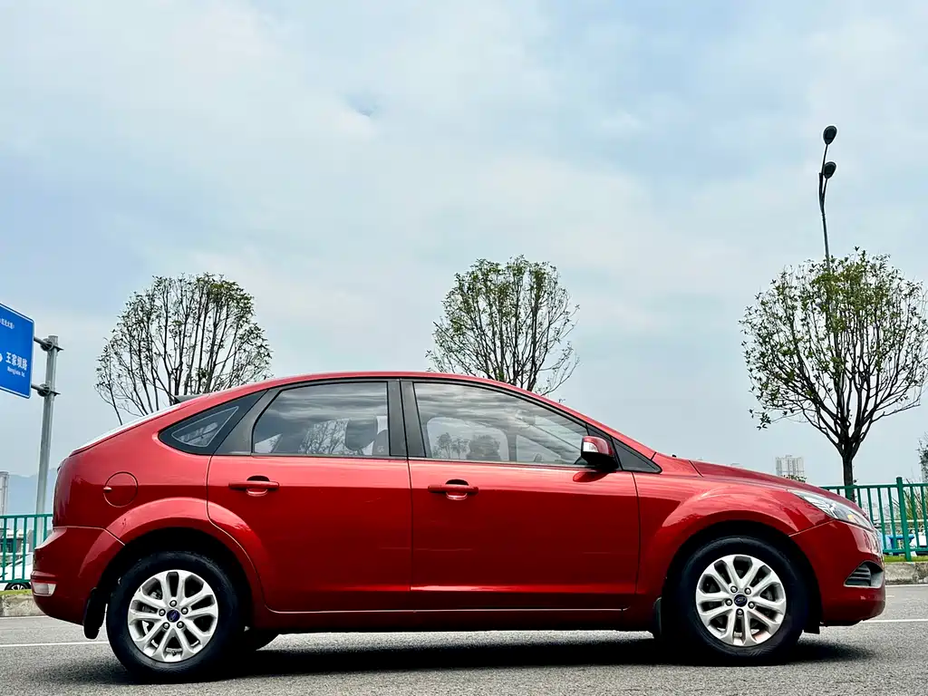 Ford Focus 2015 — фото 10