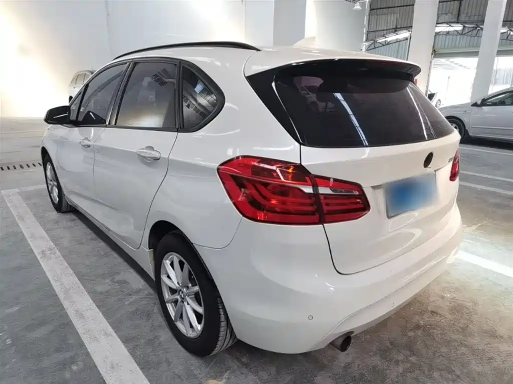 BMW 2 Series Active Tourer 2017 — фото 5