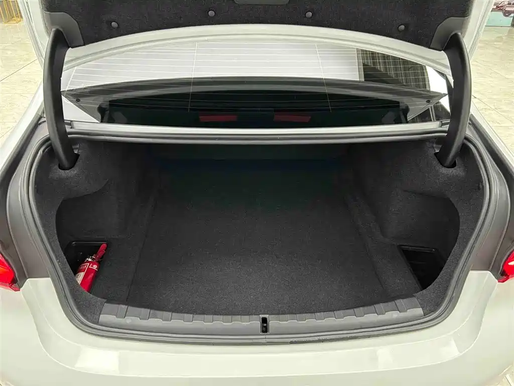 BMW 3 Series 2023 — фото 17