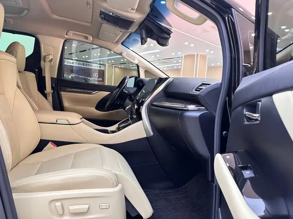 Toyota Alphard 2021 — фото 8