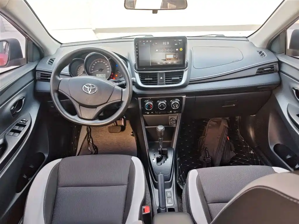 Toyota Yaris L 2020 — фото 10